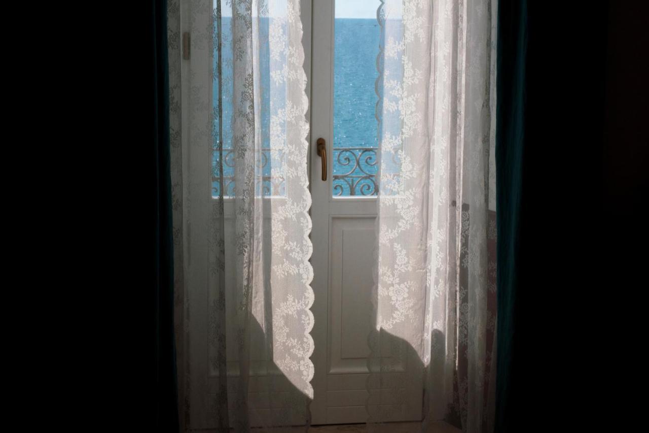 B&B Le finestre sul mare Taranto Esterno foto
