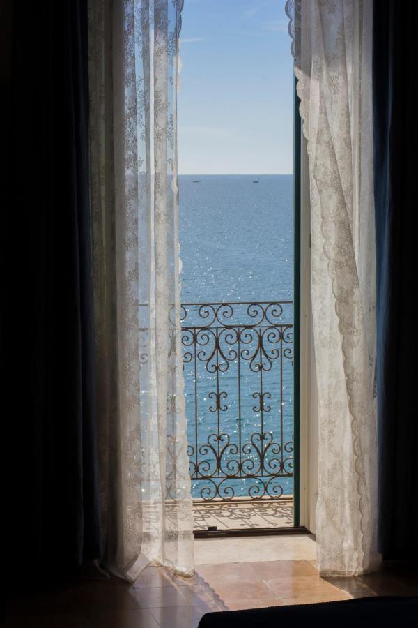 B&B Le finestre sul mare Taranto Esterno foto